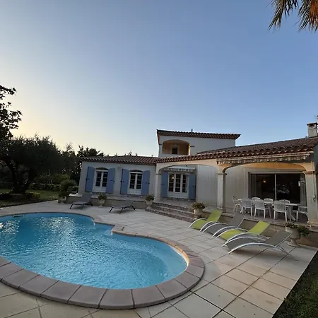 Mas Des Cedres Vila Saint-Gilles (Gard)